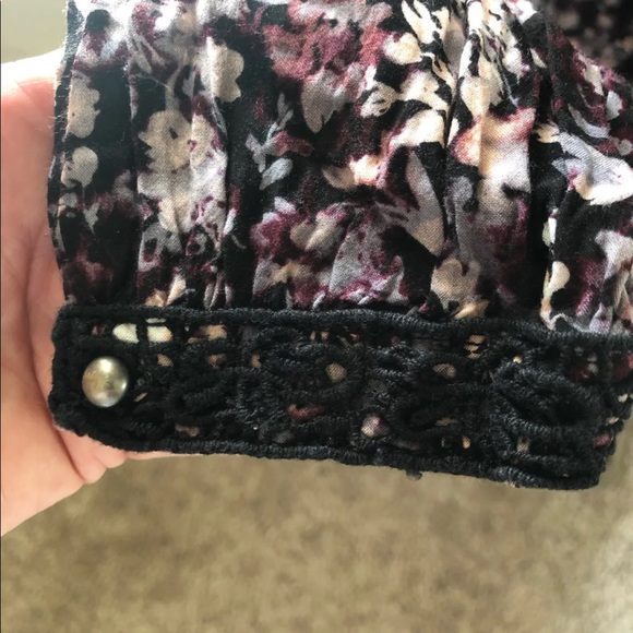 Floral blouse - Picture 3 of 5